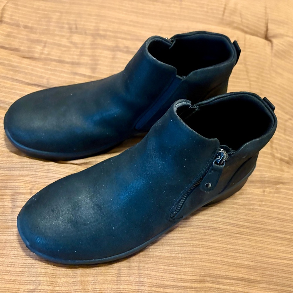 Skechers Ladies Vegan Leather Black  Ankle Boots